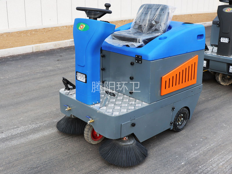 ty-1400型电动驾驶式扫地车