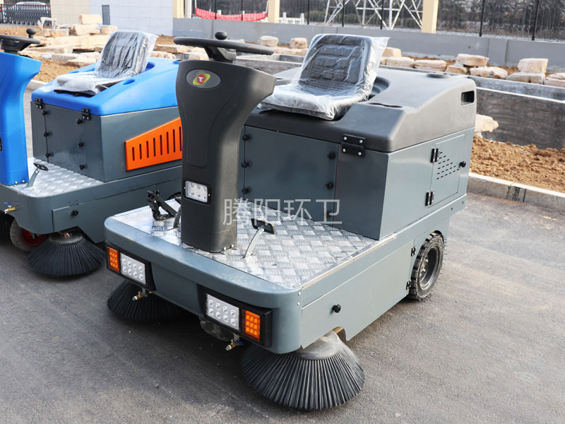 ty-1400型电动驾驶式扫地车