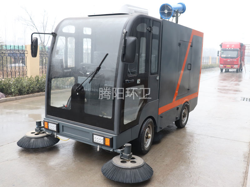 ty-2400型电动驾驶式扫地车