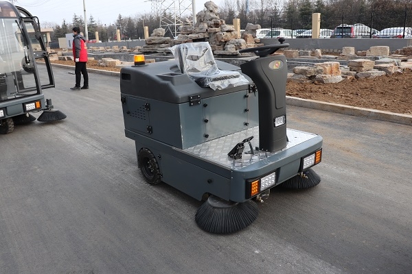 TY-1600型驾驶式扫地车的优势