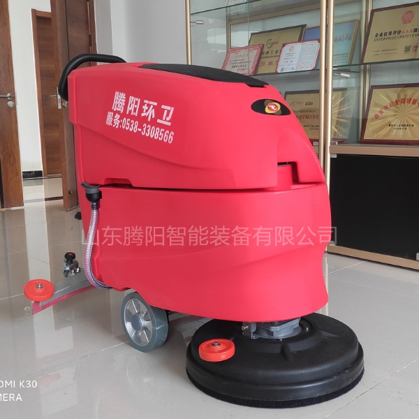 写字楼清洁新纪元：驾驶式洗地车，打造舒适的办公环境