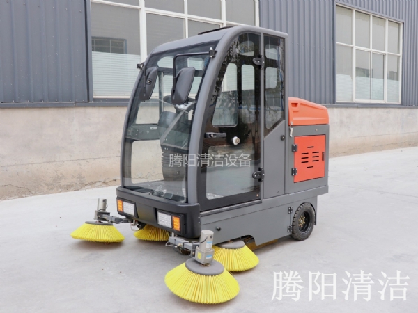 仓储用驾驶式电动扫地车