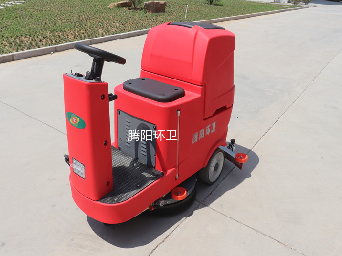 电动驾驶式洗地机