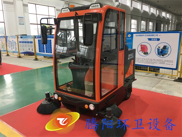 封闭式电动扫地车的特点